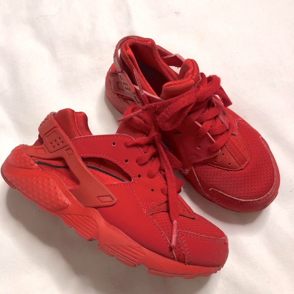Nike boys red huarache sneakers shoes